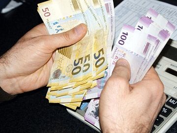 Maaşların saat hesabı ilə ödənməsi kimlərə sərf edir?